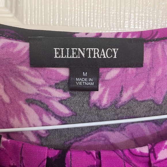 Sleeveless top. - Picture 2 of 4